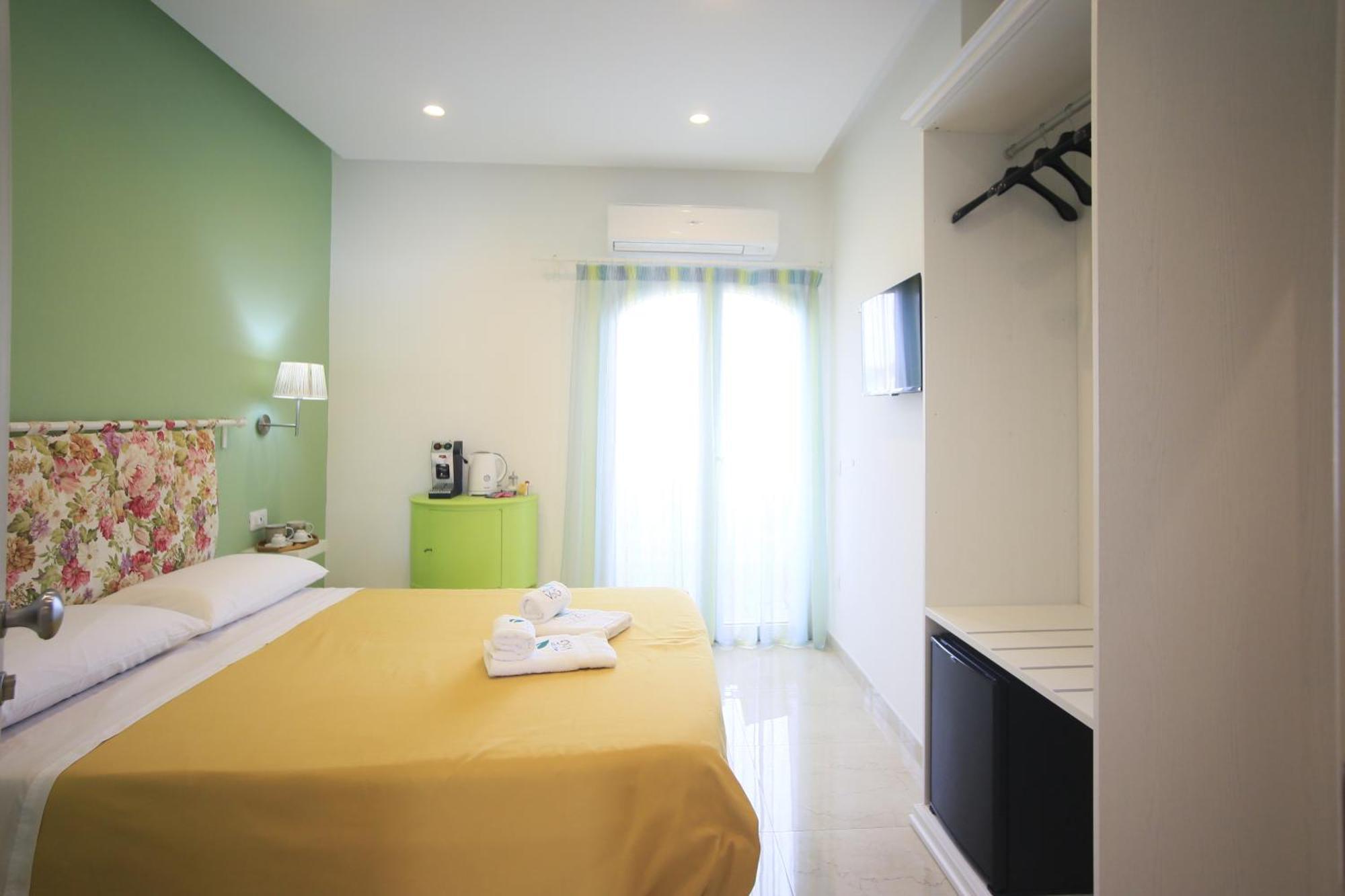 Villa Del Gaudio Rooms & Apartments カステッランマーレ・ディ・スタービア エクステリア 写真