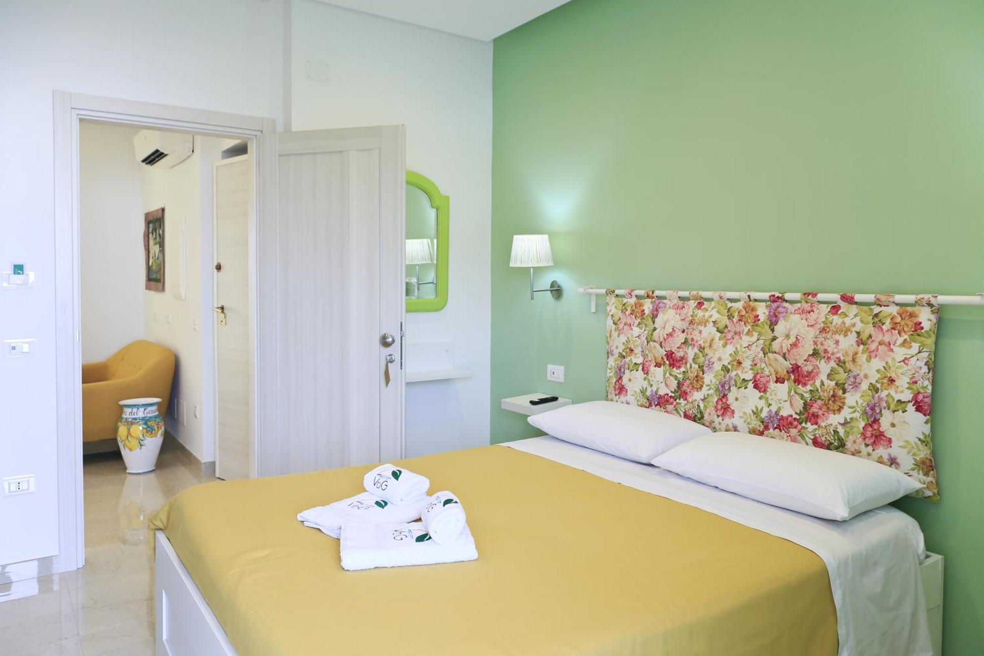 Villa Del Gaudio Rooms & Apartments カステッランマーレ・ディ・スタービア エクステリア 写真